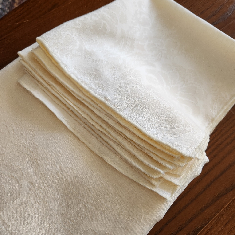 Jacquard Tablecloth and 4 Matching Napkins 52" x 70" Ivory Like New Cotton Blend